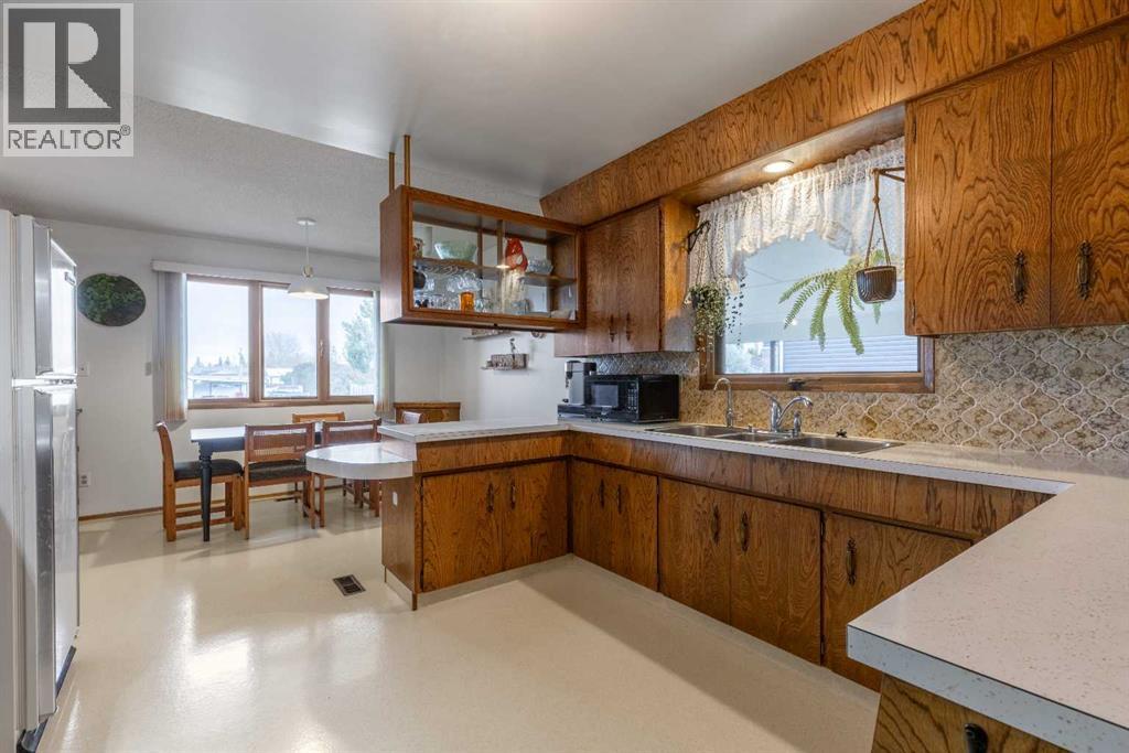 124 N 200 E, Raymond, Alberta  T0K 2S0 - Photo 10 - A2266140