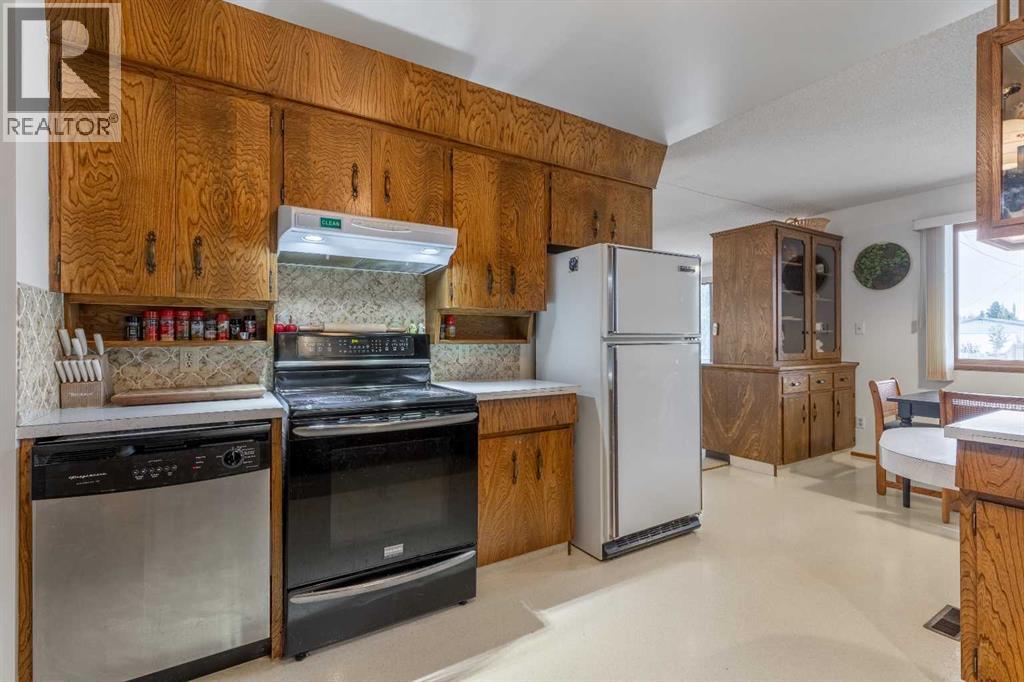 124 N 200 E, Raymond, Alberta  T0K 2S0 - Photo 11 - A2266140