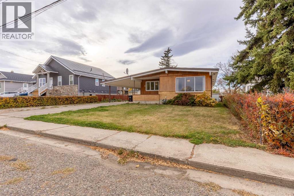 124 N 200 E, Raymond, Alberta  T0K 2S0 - Photo 2 - A2266140