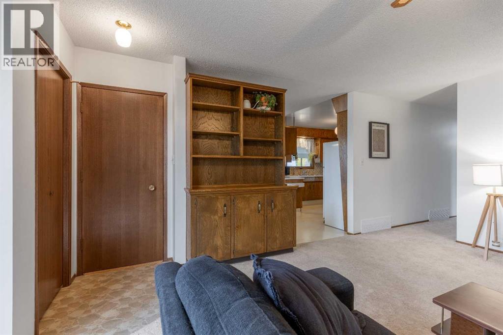 124 N 200 E, Raymond, Alberta  T0K 2S0 - Photo 3 - A2266140