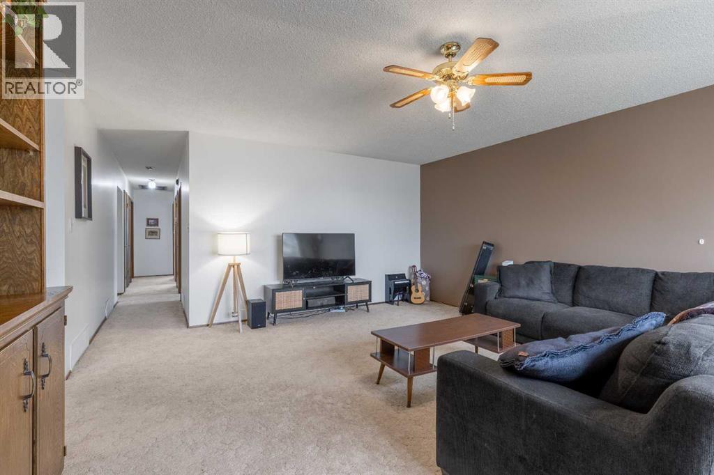 124 N 200 E, Raymond, Alberta  T0K 2S0 - Photo 4 - A2266140
