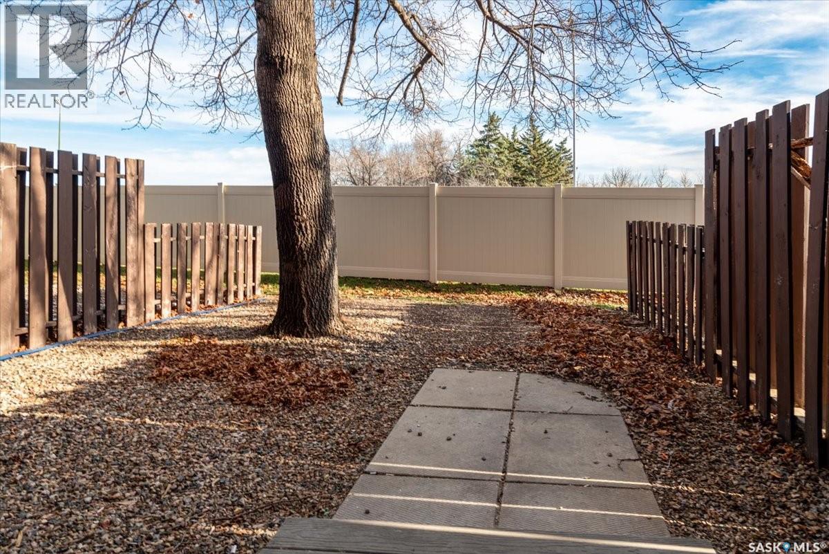 3806 Castle Road, Regina, Saskatchewan  S4S 6M7 - Photo 19 - SK021770