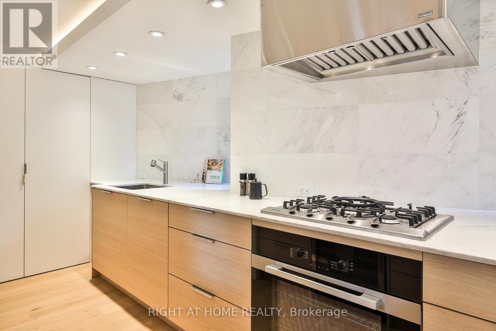 Ph 7 - 225 Brunswick Avenue, Toronto, Ontario  M5S 2M4 - Photo 10 - C12483067
