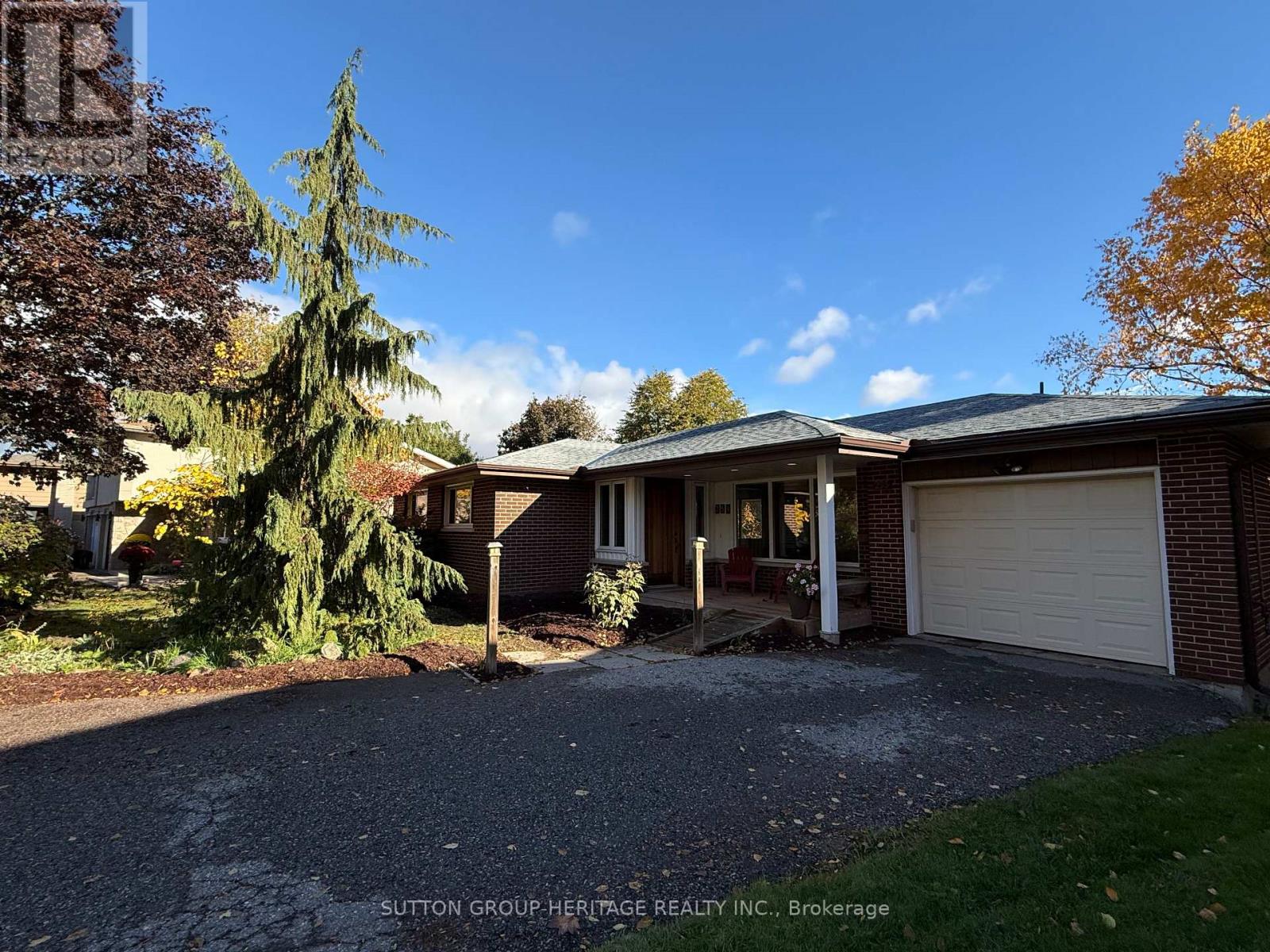 253 FAIRLAWN COURT, Oshawa, Ontario