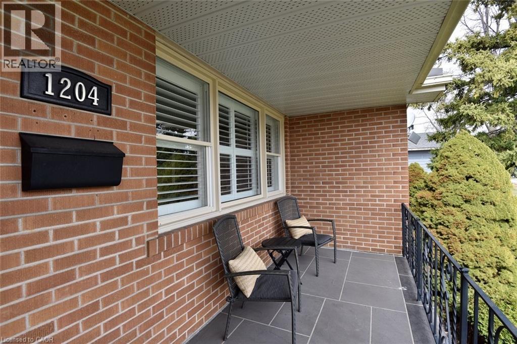 1204 Tavistock Drive, Burlington, Ontario  L7P 2N5 - Photo 3 - 40782184