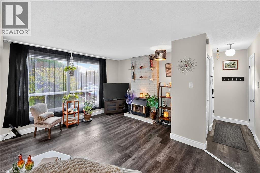 973 Francis Road Unit# 1, Burlington, Ontario  L7T 3Z1 - Photo 3 - 40779713