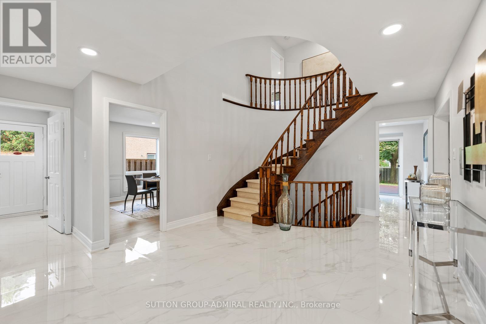 16 Sycamore Drive, Markham, Ontario  L3T 5V4 - Photo 5 - N12483071