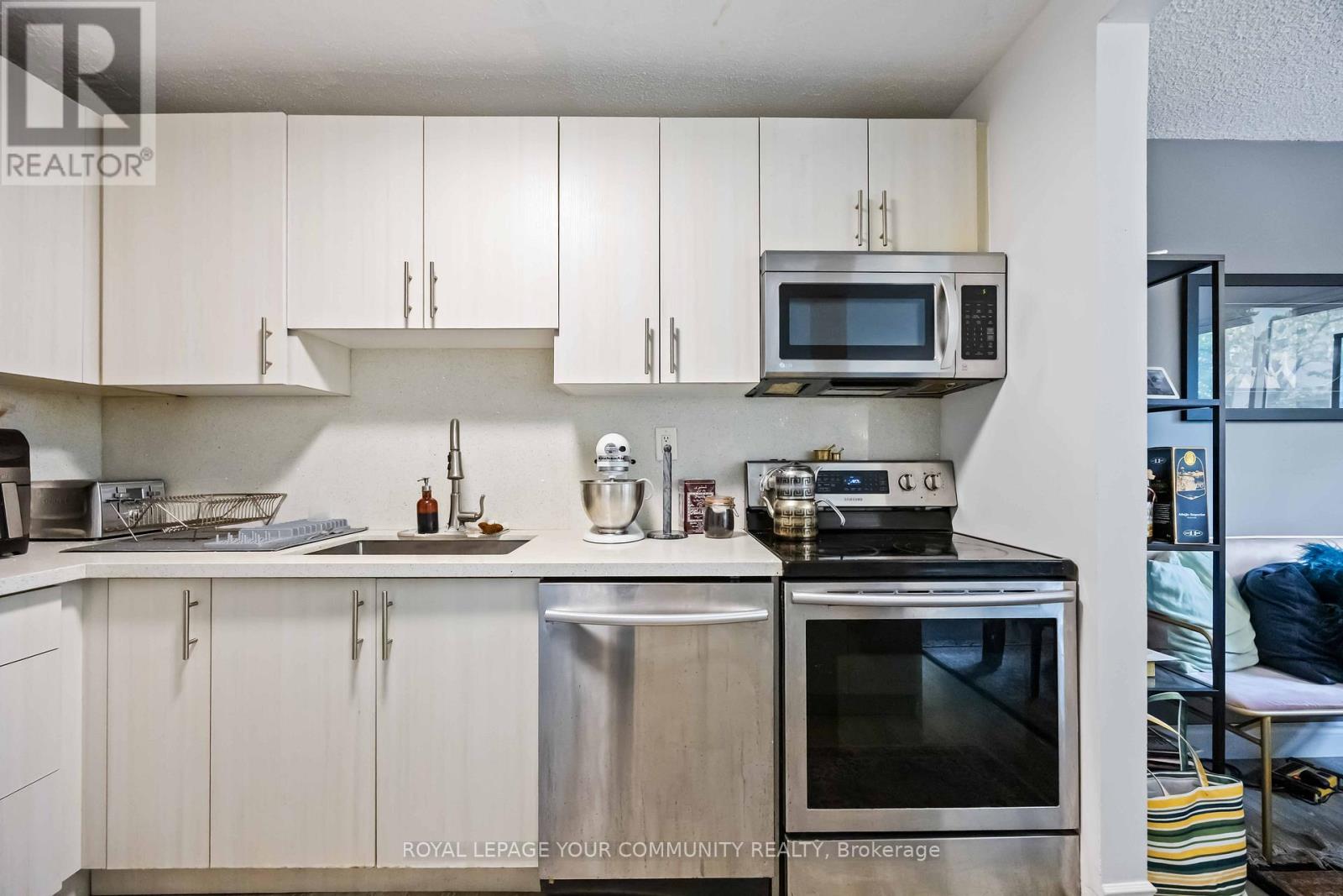 22 Porterfield Crescent, Markham, Ontario  L3T 4S7 - Photo 18 - N12483101