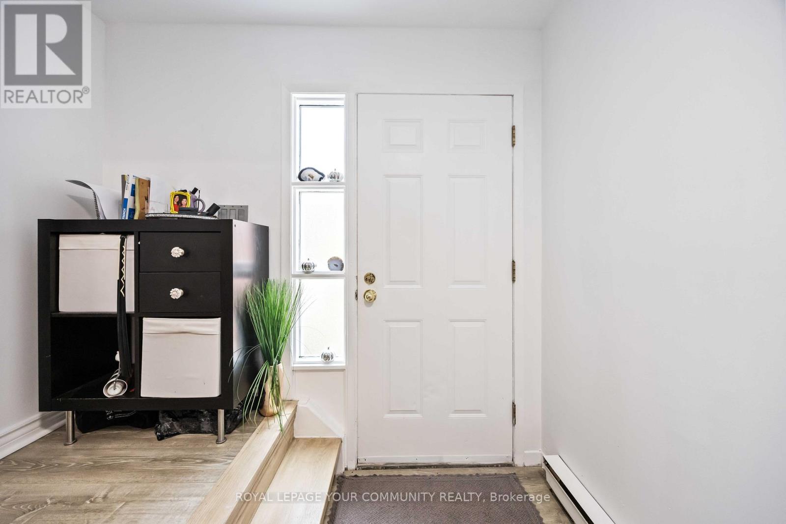 22 Porterfield Crescent, Markham, Ontario  L3T 4S7 - Photo 4 - N12483101