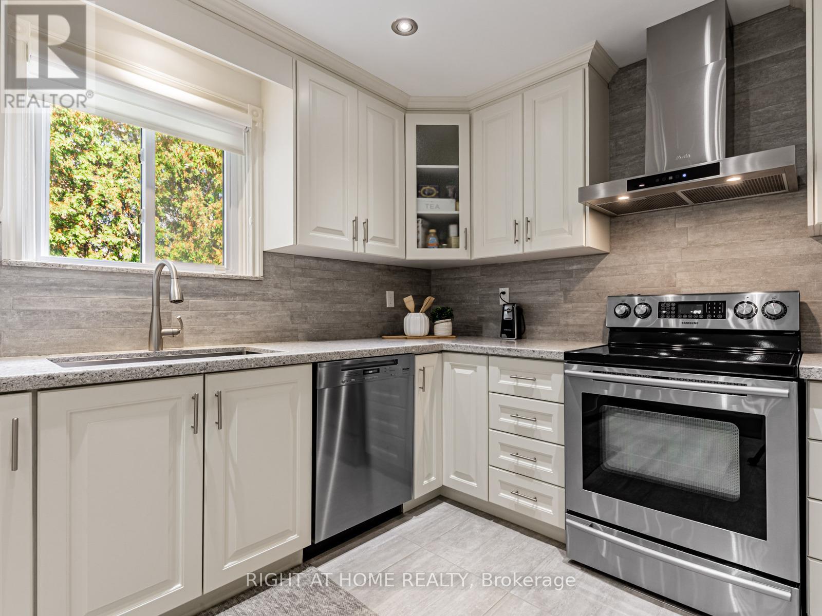 10 Rodeo Drive, Vaughan, Ontario  L4J 4X9 - Photo 10 - N12483103
