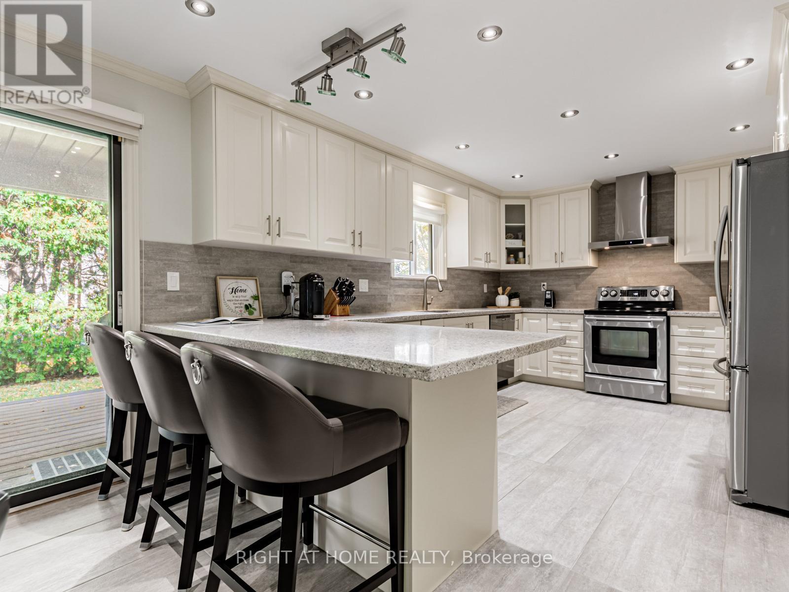 10 Rodeo Drive, Vaughan, Ontario  L4J 4X9 - Photo 12 - N12483103