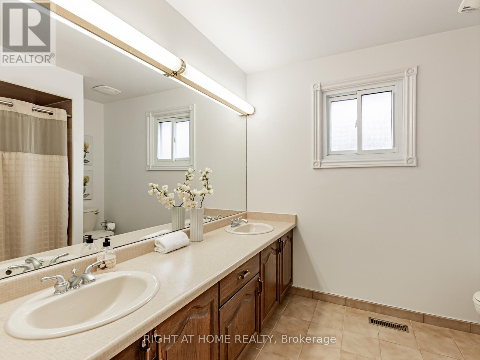 10 Rodeo Drive, Vaughan, Ontario  L4J 4X9 - Photo 24 - N12483103