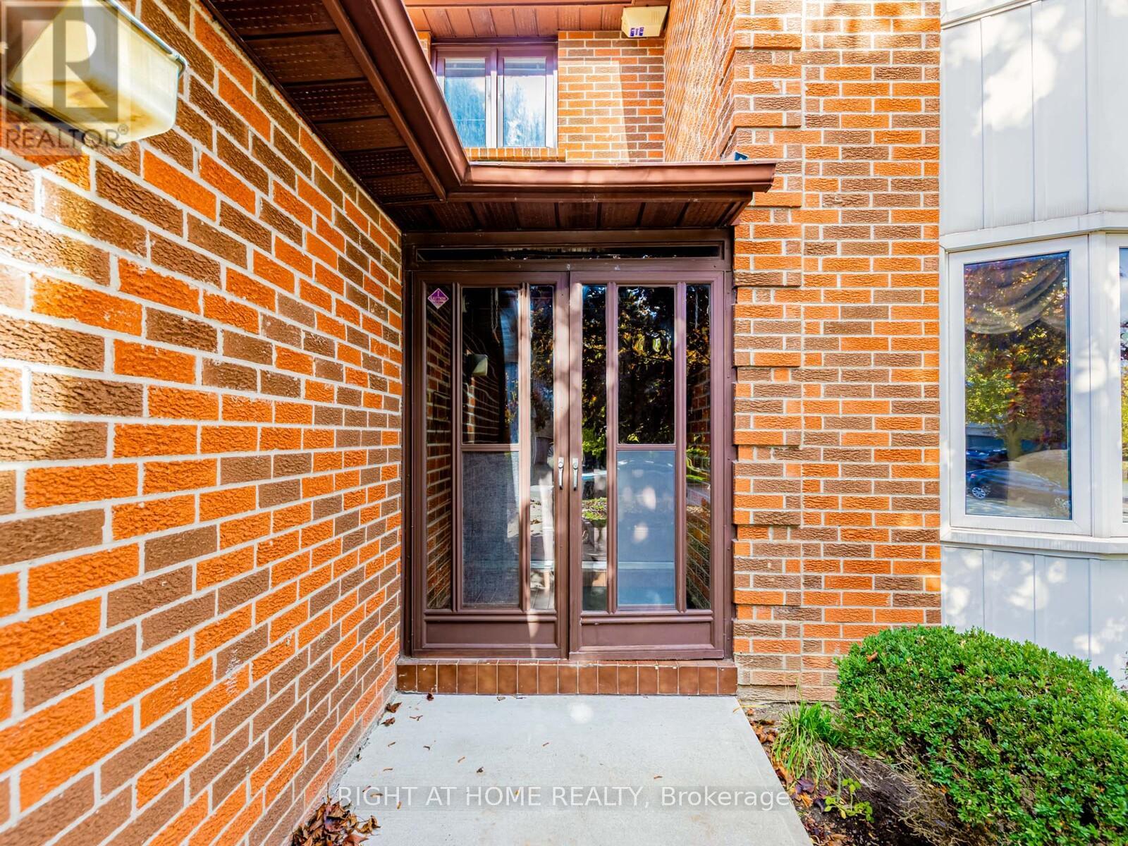 10 Rodeo Drive, Vaughan, Ontario  L4J 4X9 - Photo 3 - N12483103