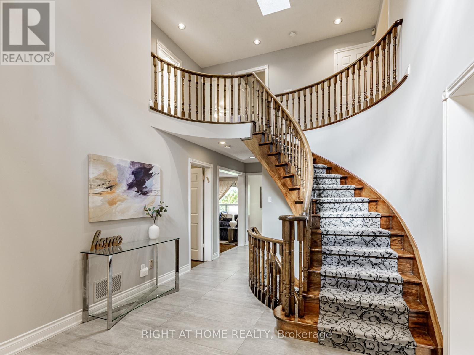 10 Rodeo Drive, Vaughan, Ontario  L4J 4X9 - Photo 5 - N12483103