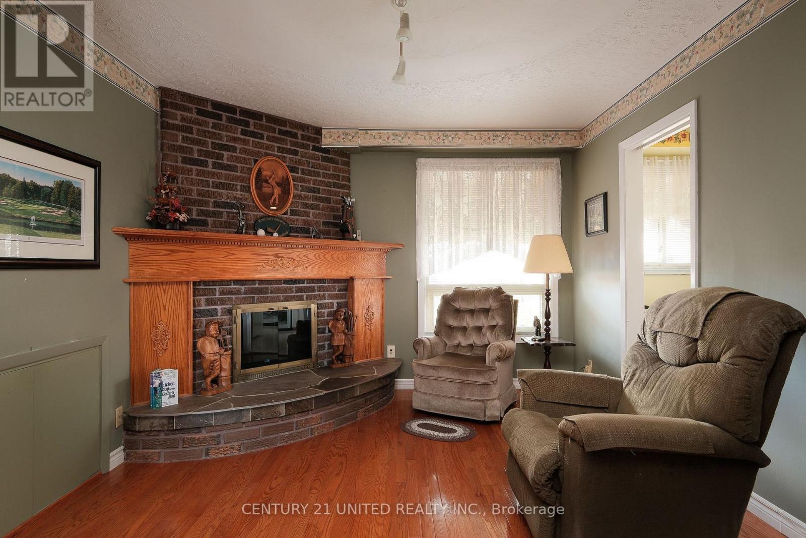 788 Cumberland Avenue, Peterborough, Ontario  K9H 7B2 - Photo 5 - X12483127