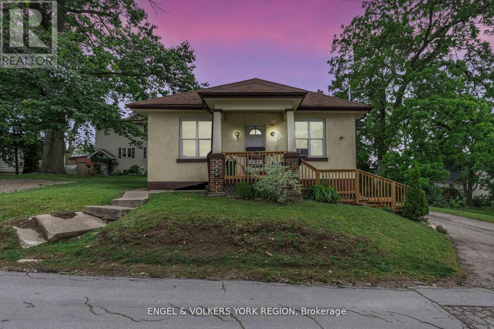 23 LOUNT STREET, barrie (wellington), Ontario