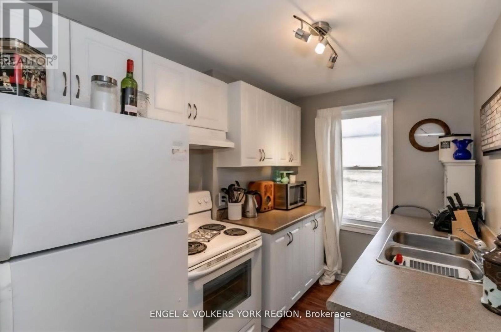 23 Lount Street, Barrie, Ontario  L4M 3E3 - Photo 5 - S12483062