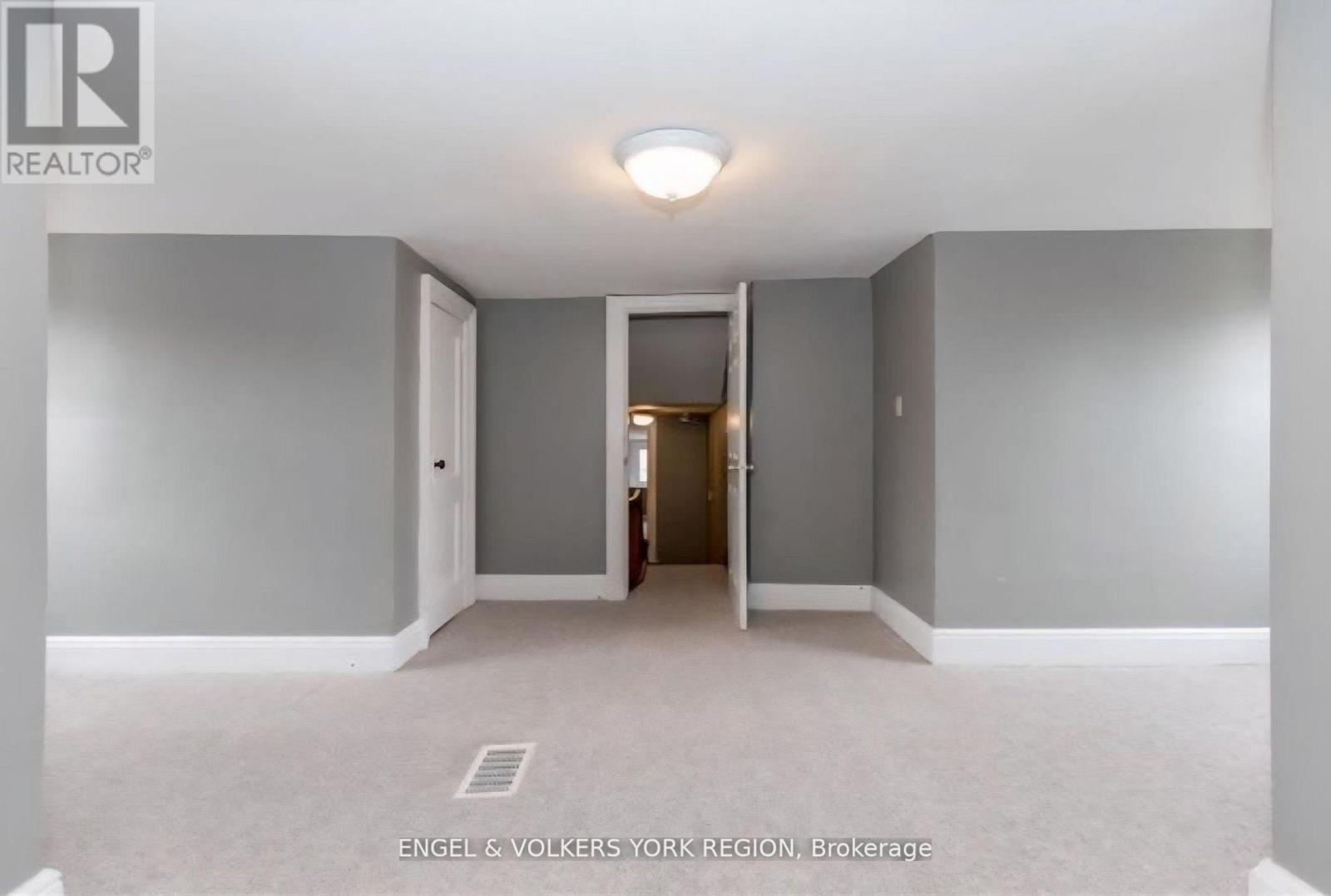 23 Lount Street, Barrie, Ontario  L4M 3E3 - Photo 9 - S12483062