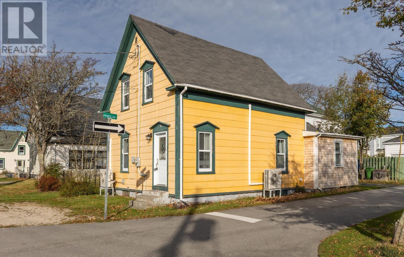 24 Albert Street, Yarmouth, Nova Scotia  B5A 3M9 - Photo 1 - 202425793