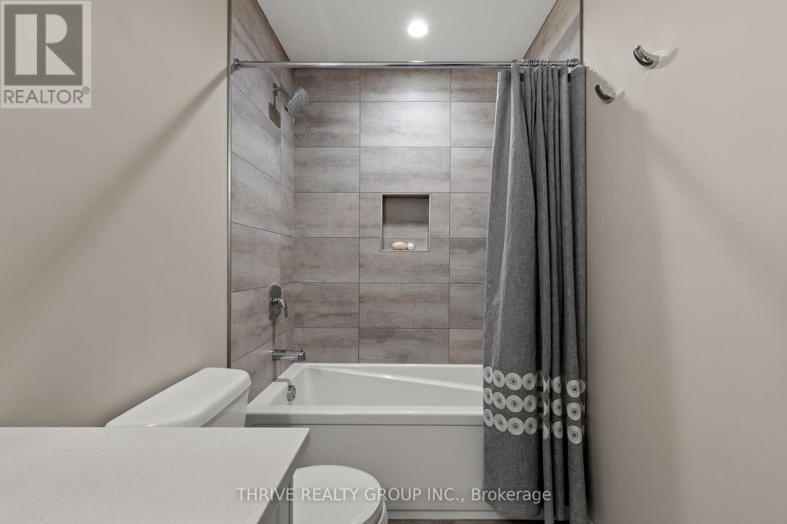 3057 Heardcreek Trail, London North, Ontario  N6G 2S7 - Photo 32 - X12483130