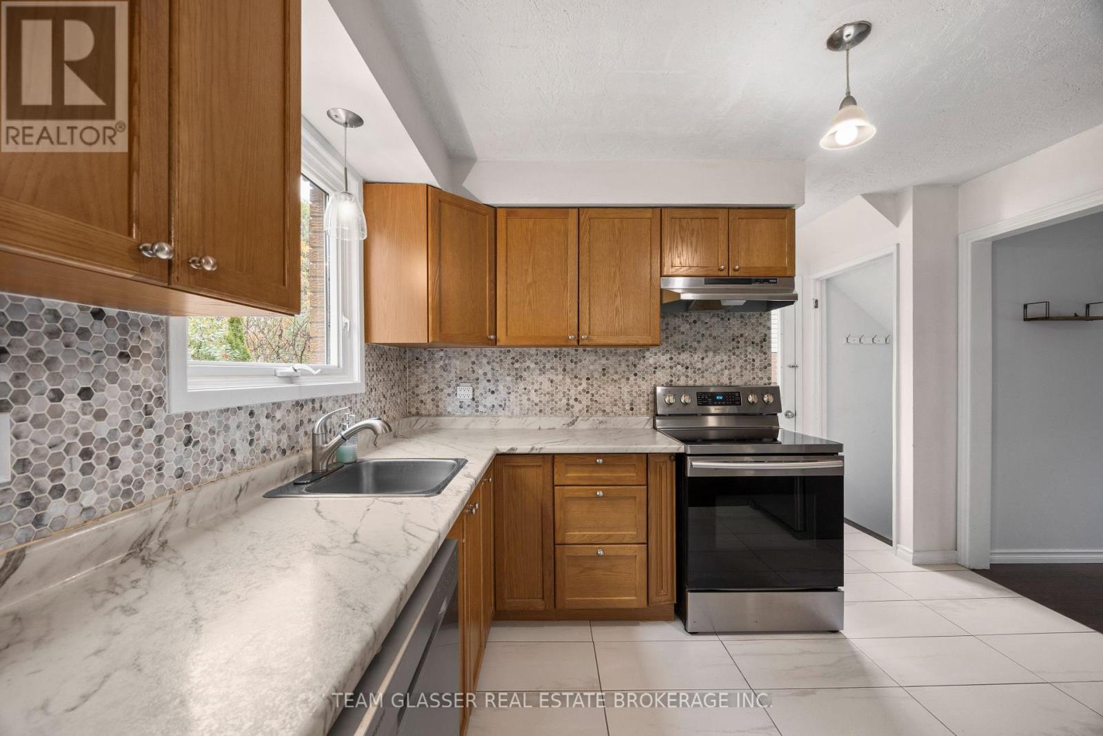 1335 Limberlost Road, London North, Ontario  N6G 2W4 - Photo 7 - X12483131