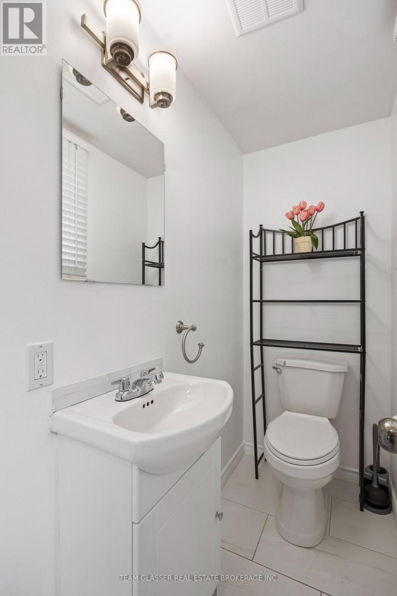 1335 Limberlost Road, London North, Ontario  N6G 2W4 - Photo 9 - X12483131