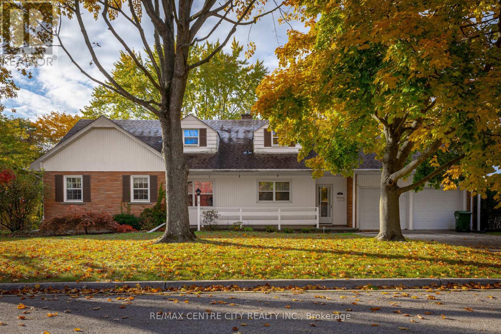 3 Gliddon Avenue, St. Thomas, Ontario  N5R 1G3 - Photo 2 - X12483138