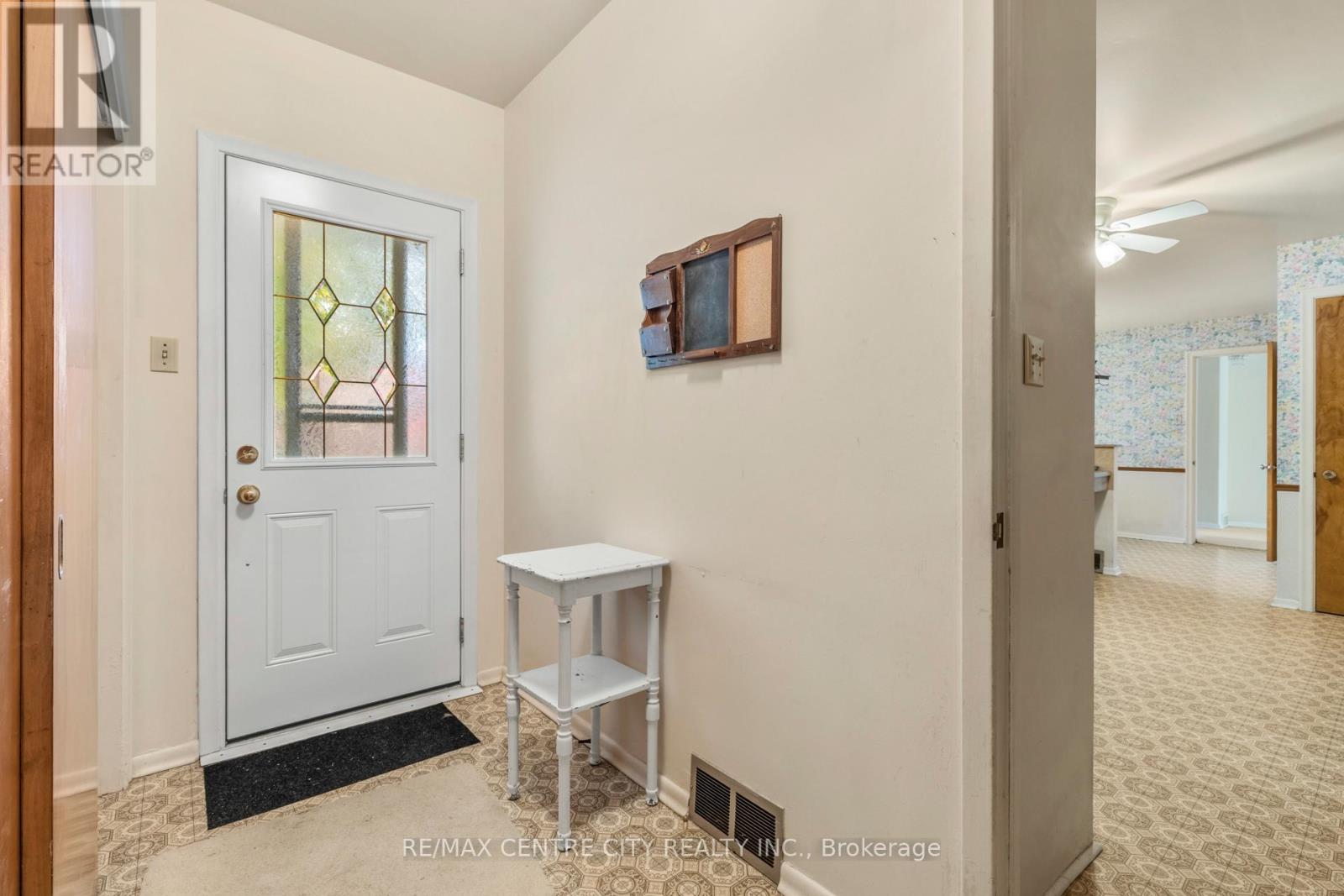 3 Gliddon Avenue, St. Thomas, Ontario  N5R 1G3 - Photo 3 - X12483138