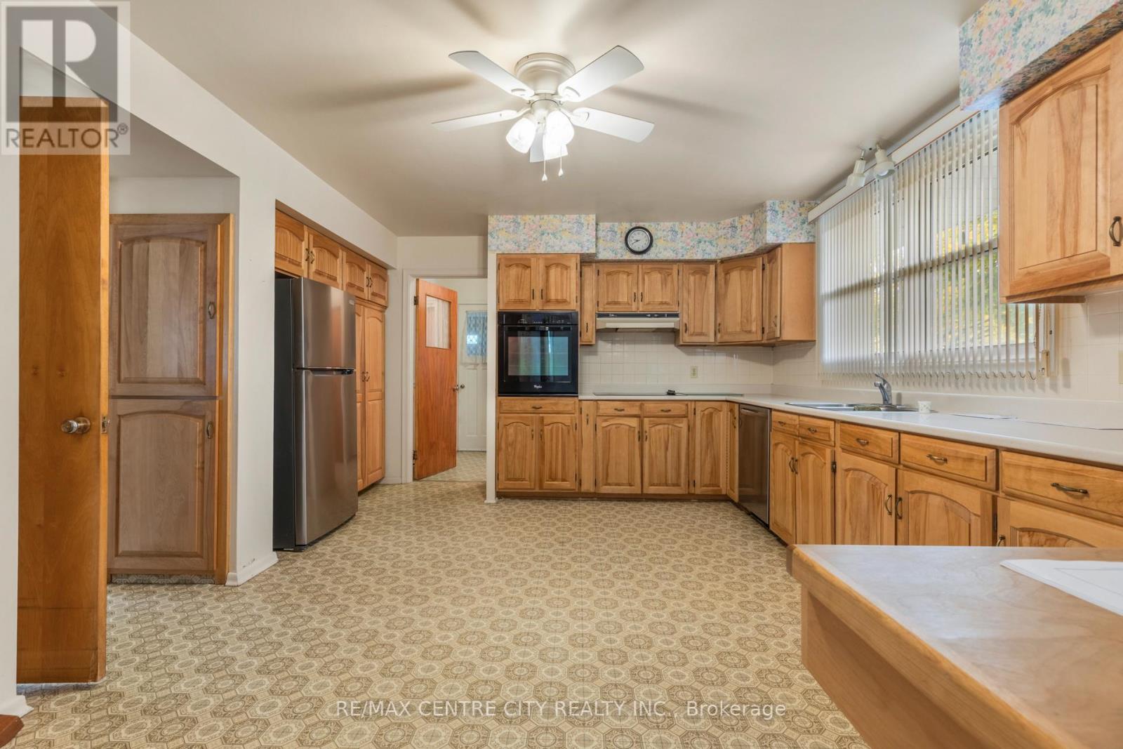3 Gliddon Avenue, St. Thomas, Ontario  N5R 1G3 - Photo 4 - X12483138