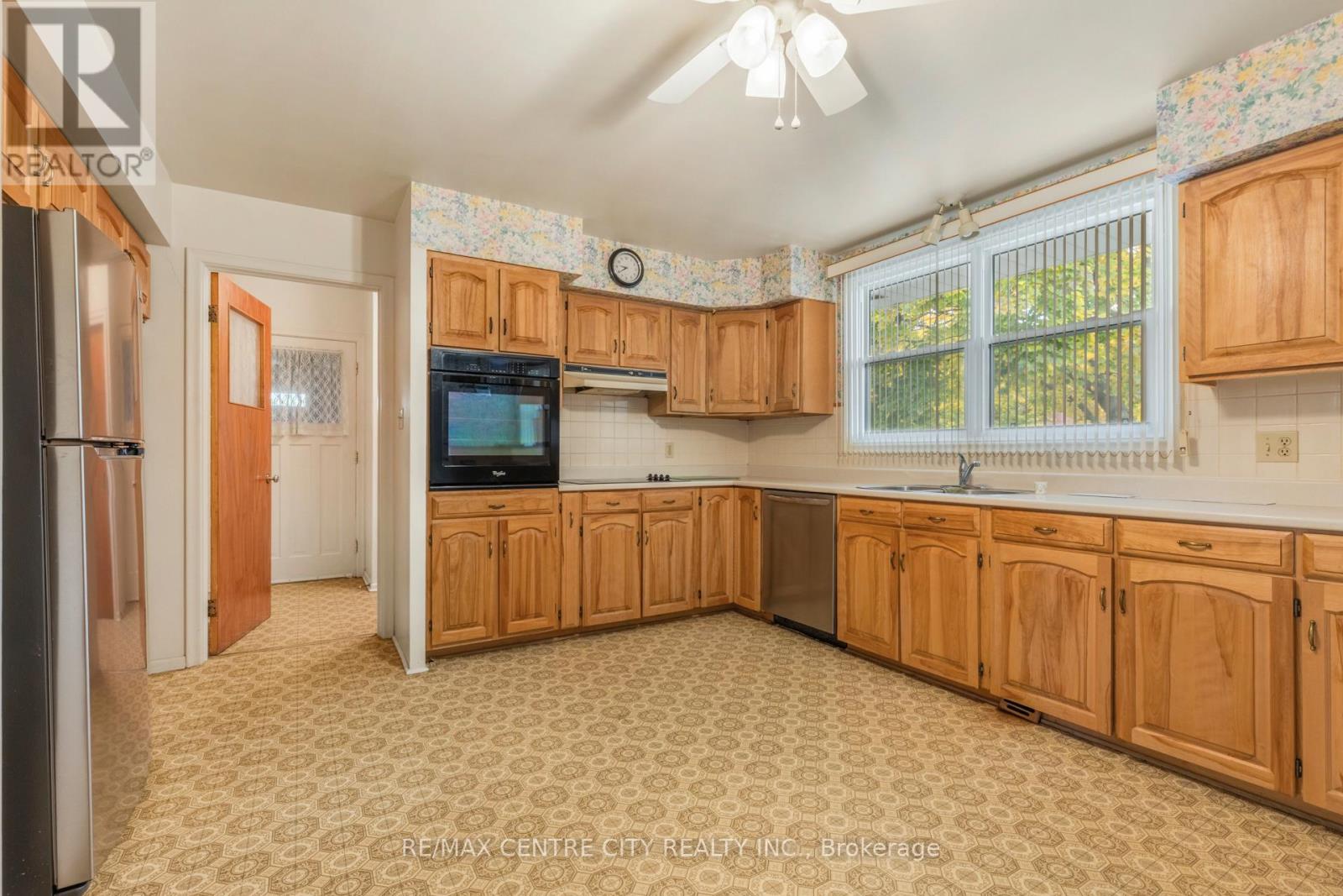 3 Gliddon Avenue, St. Thomas, Ontario  N5R 1G3 - Photo 5 - X12483138