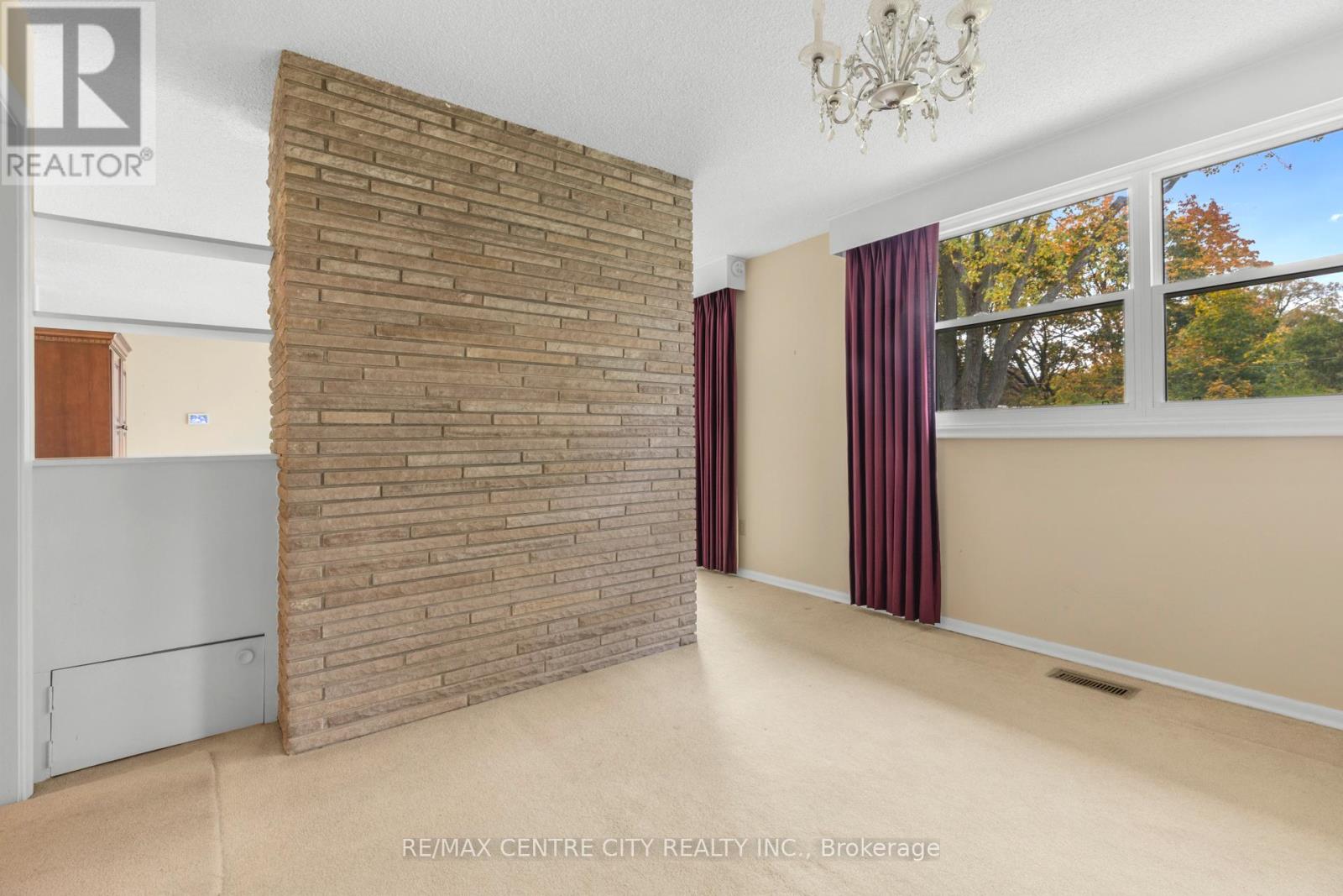 3 Gliddon Avenue, St. Thomas, Ontario  N5R 1G3 - Photo 7 - X12483138