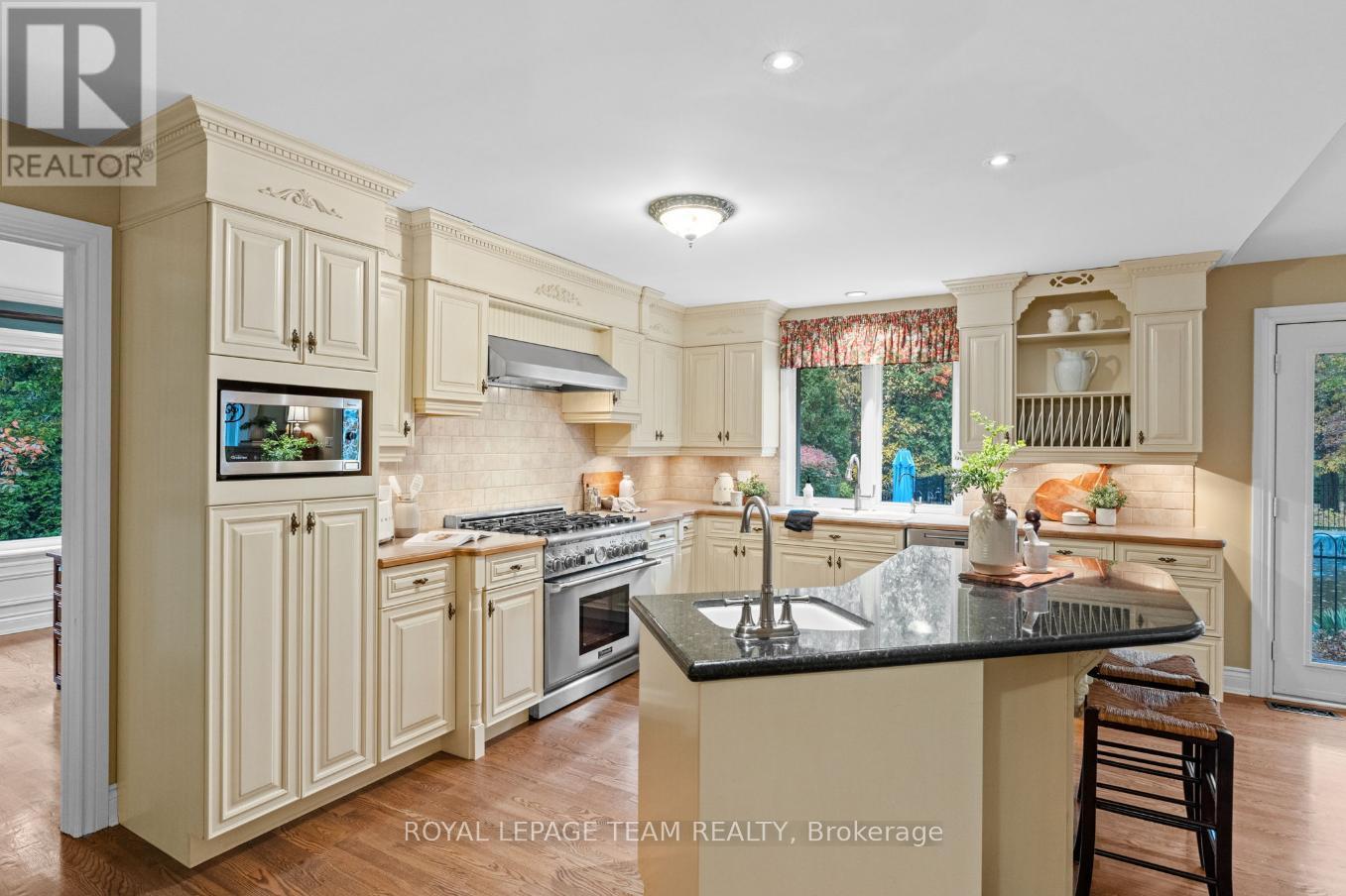 6437 Waddion Drive, Ottawa, Ontario  K4P 1E7 - Photo 10 - X12483163