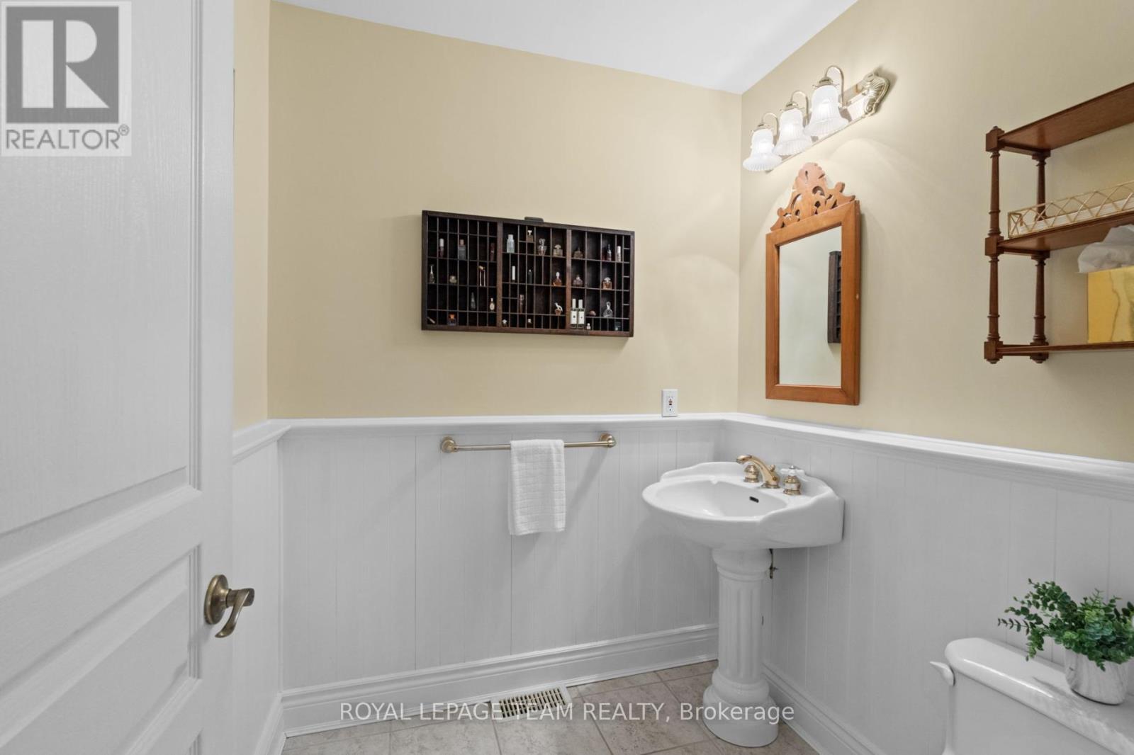6437 Waddion Drive, Ottawa, Ontario  K4P 1E7 - Photo 15 - X12483163