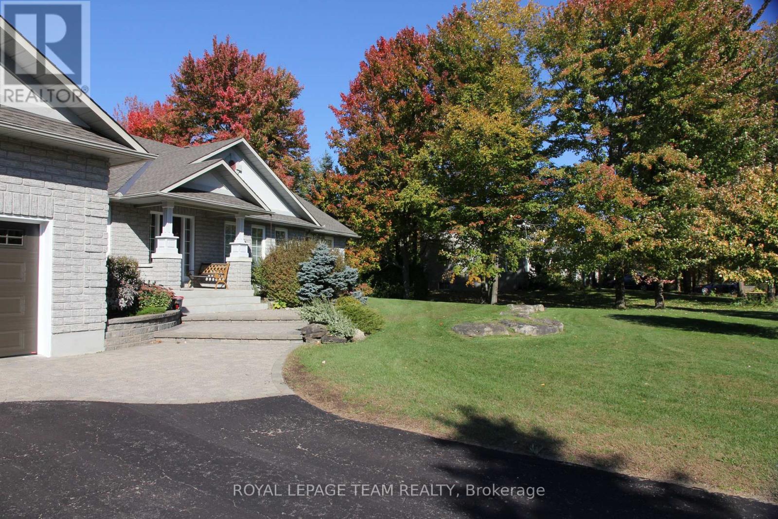 6437 Waddion Drive, Ottawa, Ontario  K4P 1E7 - Photo 41 - X12483163