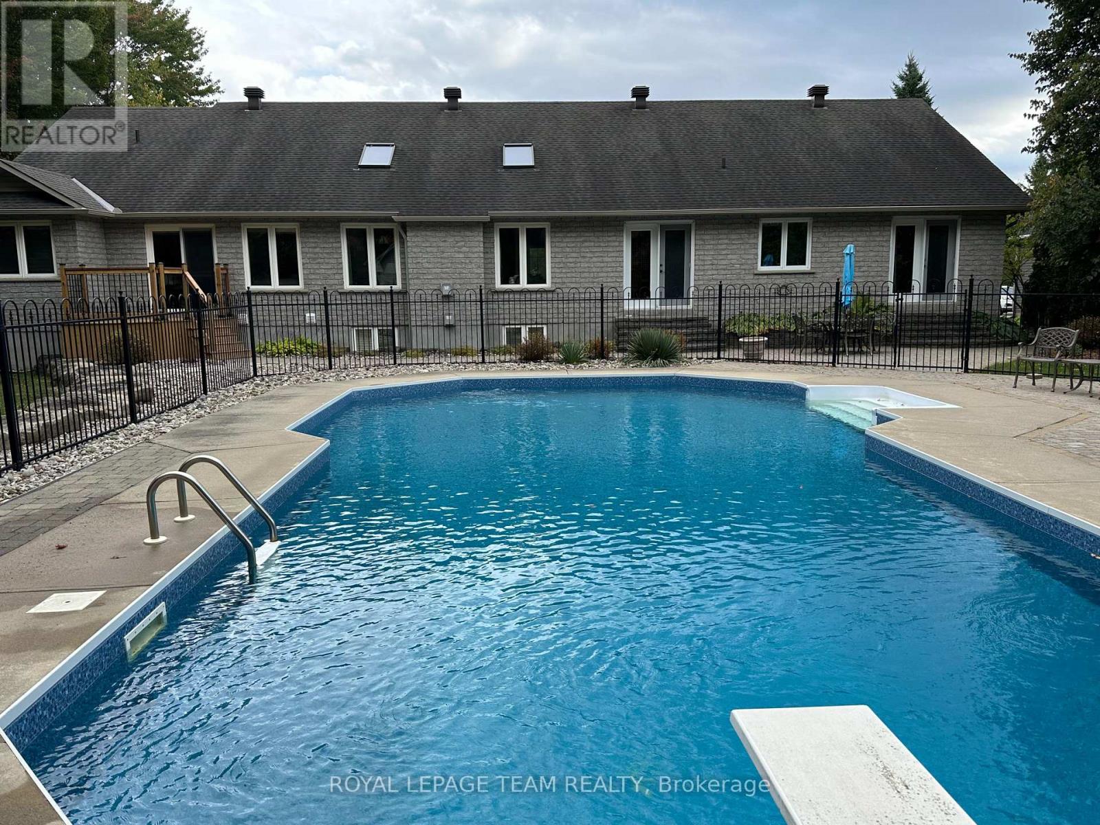 6437 Waddion Drive, Ottawa, Ontario  K4P 1E7 - Photo 42 - X12483163