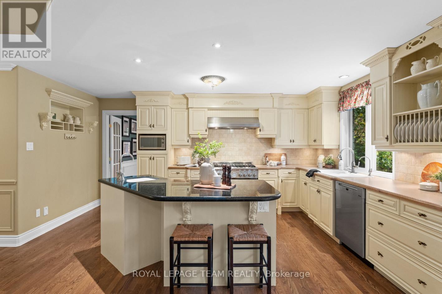 6437 Waddion Drive, Ottawa, Ontario  K4P 1E7 - Photo 8 - X12483163