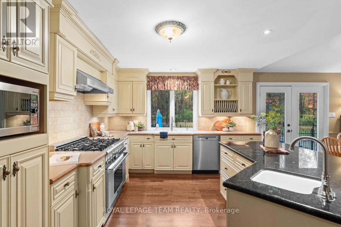6437 Waddion Drive, Ottawa, Ontario  K4P 1E7 - Photo 9 - X12483163