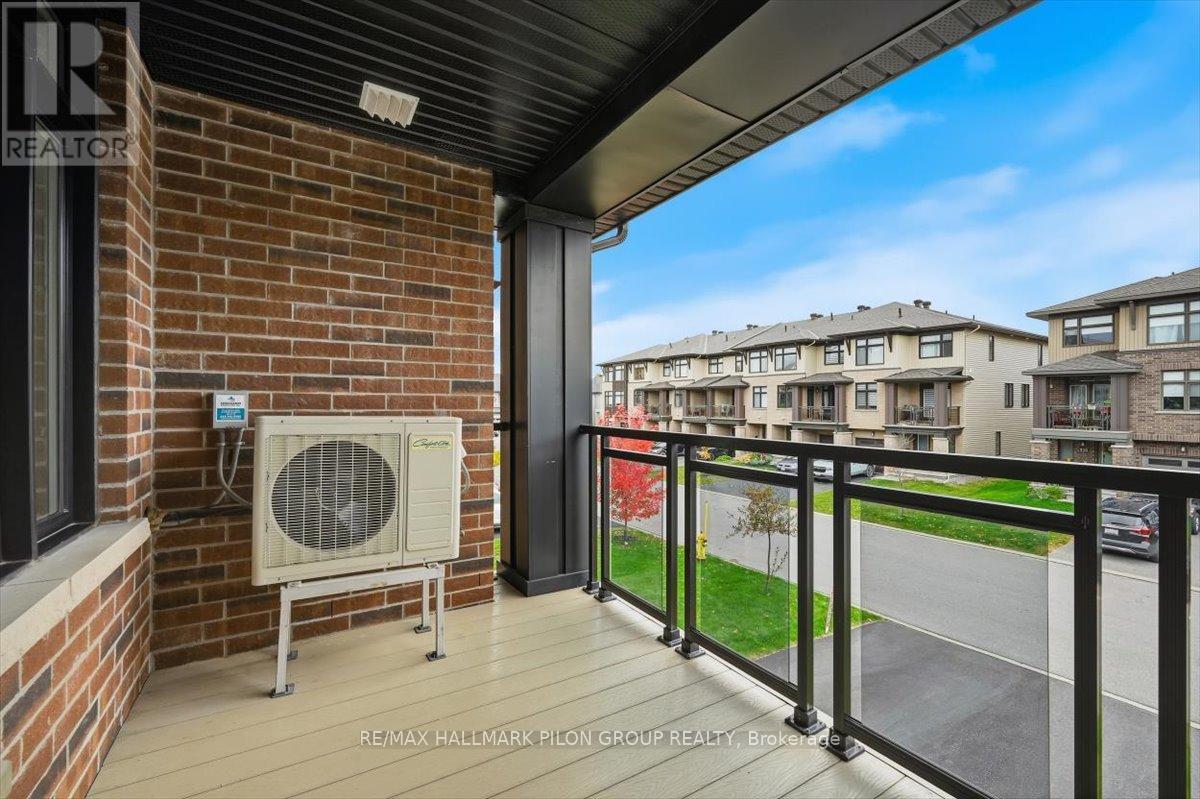 214 Dragonfly Walk, Ottawa, Ontario  K1W 0J8 - Photo 10 - X12483191