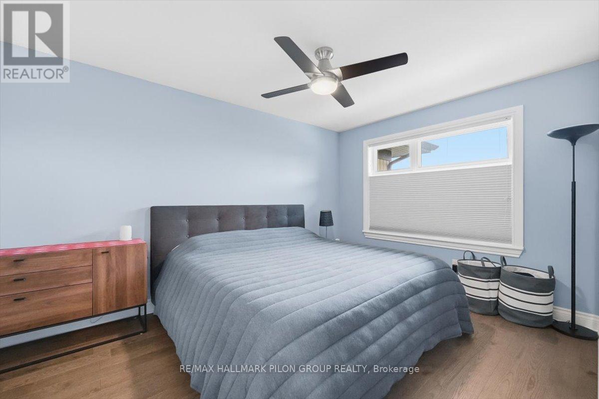 214 Dragonfly Walk, Ottawa, Ontario  K1W 0J8 - Photo 12 - X12483191