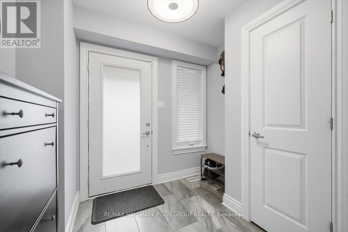 214 Dragonfly Walk, Ottawa, Ontario  K1W 0J8 - Photo 17 - X12483191