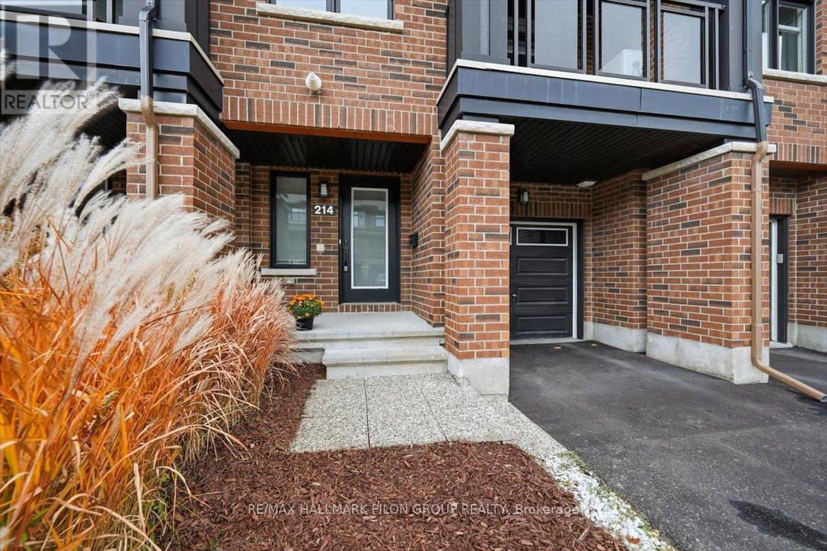 214 Dragonfly Walk, Ottawa, Ontario  K1W 0J8 - Photo 2 - X12483191