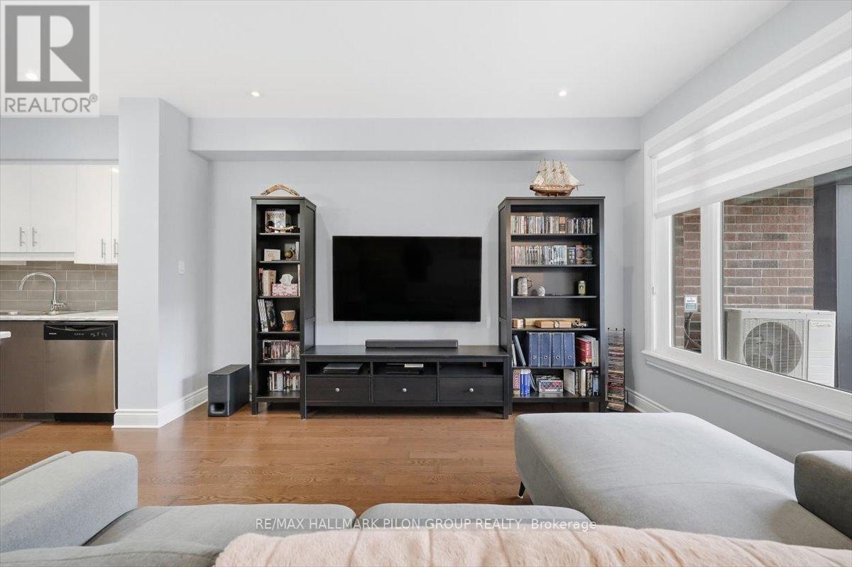 214 Dragonfly Walk, Ottawa, Ontario  K1W 0J8 - Photo 6 - X12483191