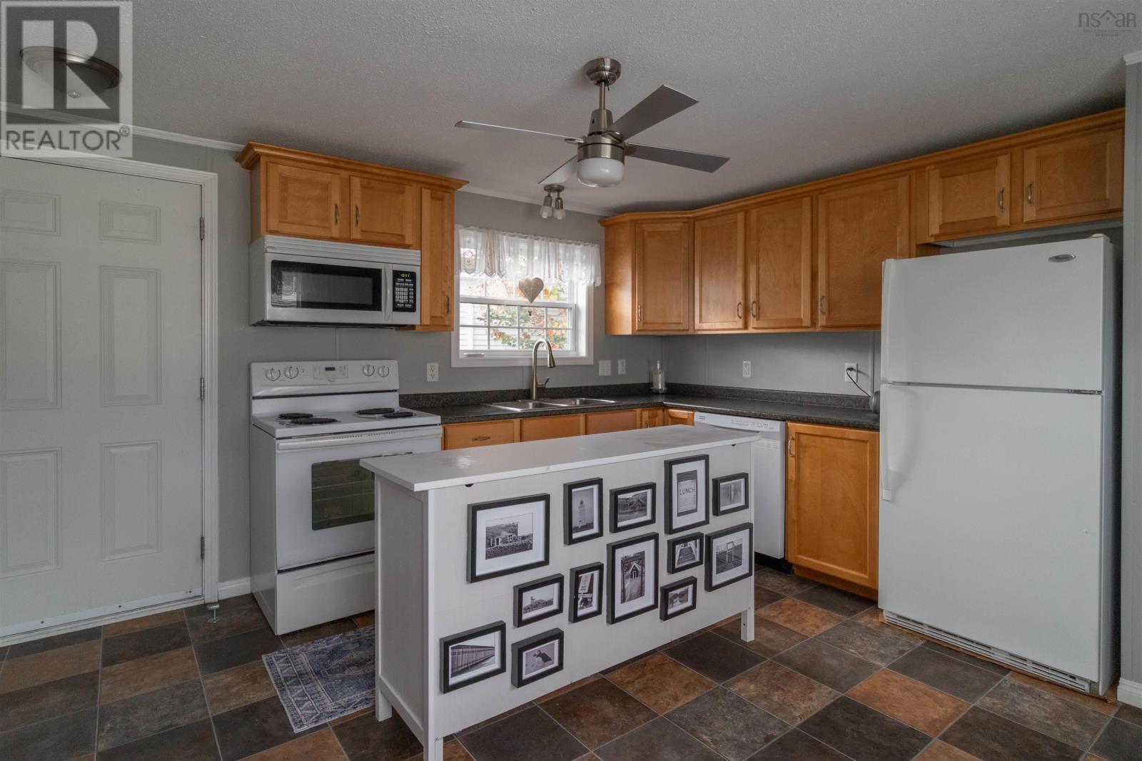 23 Shamrock Drive, Halifax, Nova Scotia  B3M 3A5 - Photo 4 - 202526153