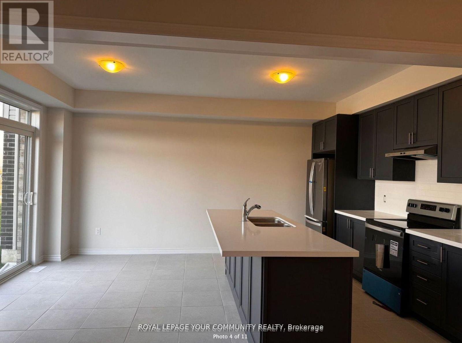 154 Terry Fox Drive, Barrie, Ontario  L9S 2Z8 - Photo 2 - S12450707