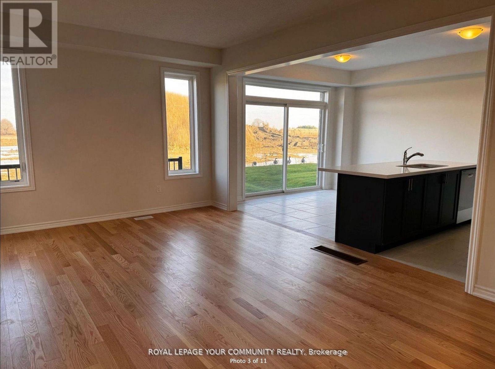 154 Terry Fox Drive, Barrie, Ontario  L9S 2Z8 - Photo 4 - S12450707