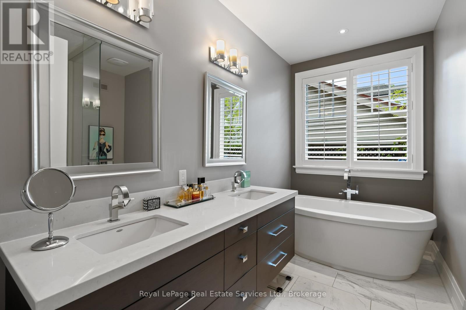 231 Cherryhill Road, Oakville, Ontario  L6L 3E3 - Photo 24 - W12483188
