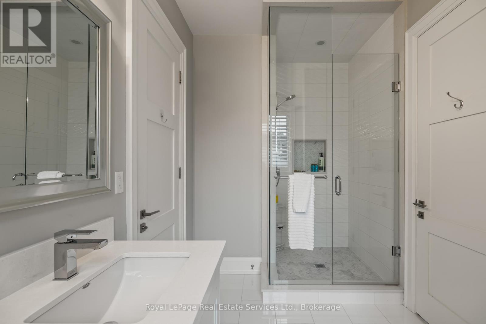 231 Cherryhill Road, Oakville, Ontario  L6L 3E3 - Photo 30 - W12483188