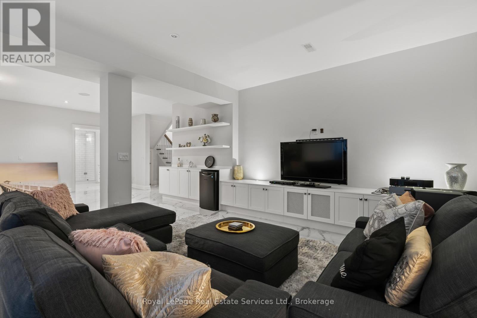 231 Cherryhill Road, Oakville, Ontario  L6L 3E3 - Photo 33 - W12483188