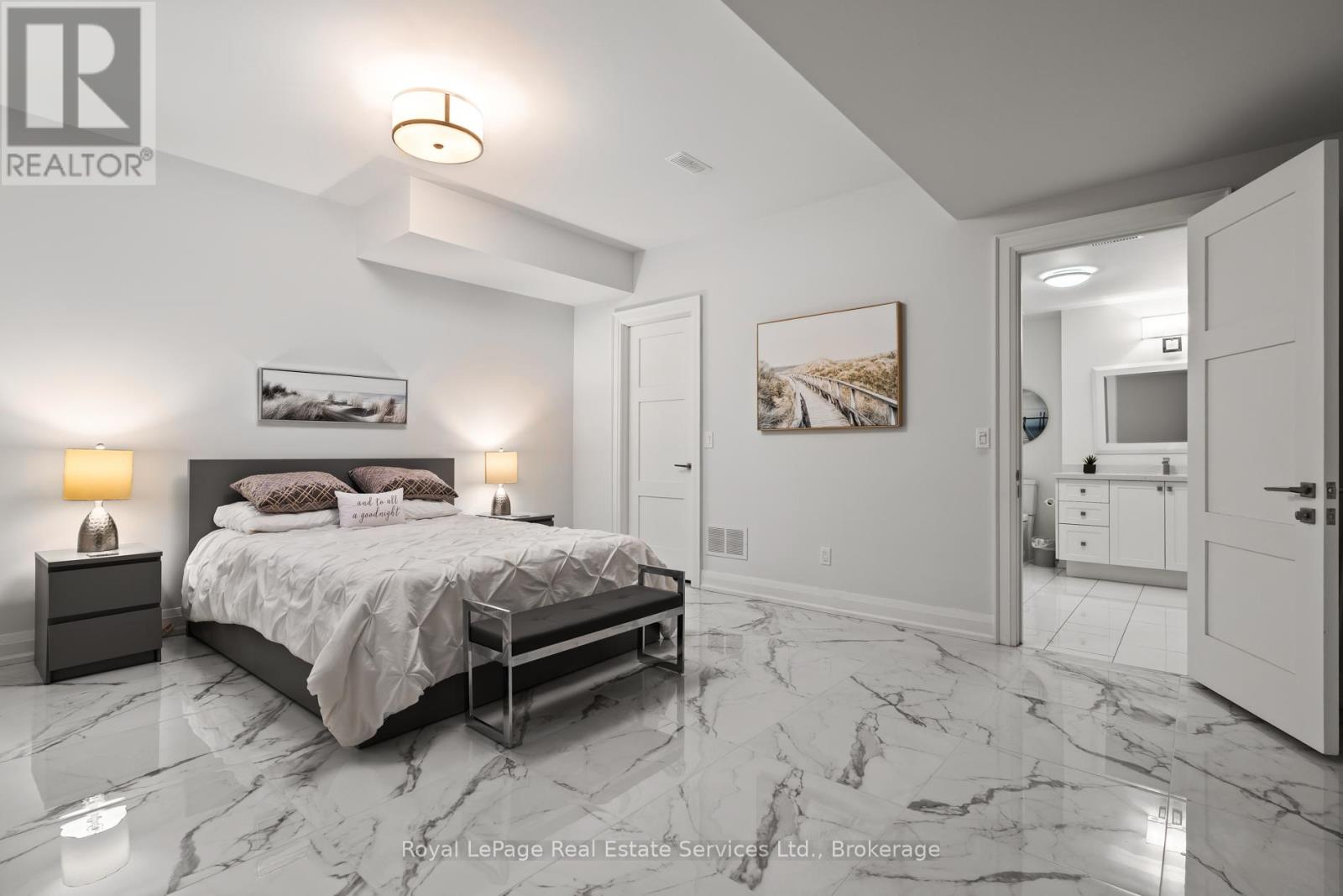 231 Cherryhill Road, Oakville, Ontario  L6L 3E3 - Photo 35 - W12483188