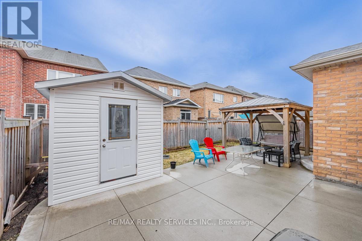 71 Humberstone Crescent, Brampton, Ontario  L7A 4C1 - Photo 11 - W12483044